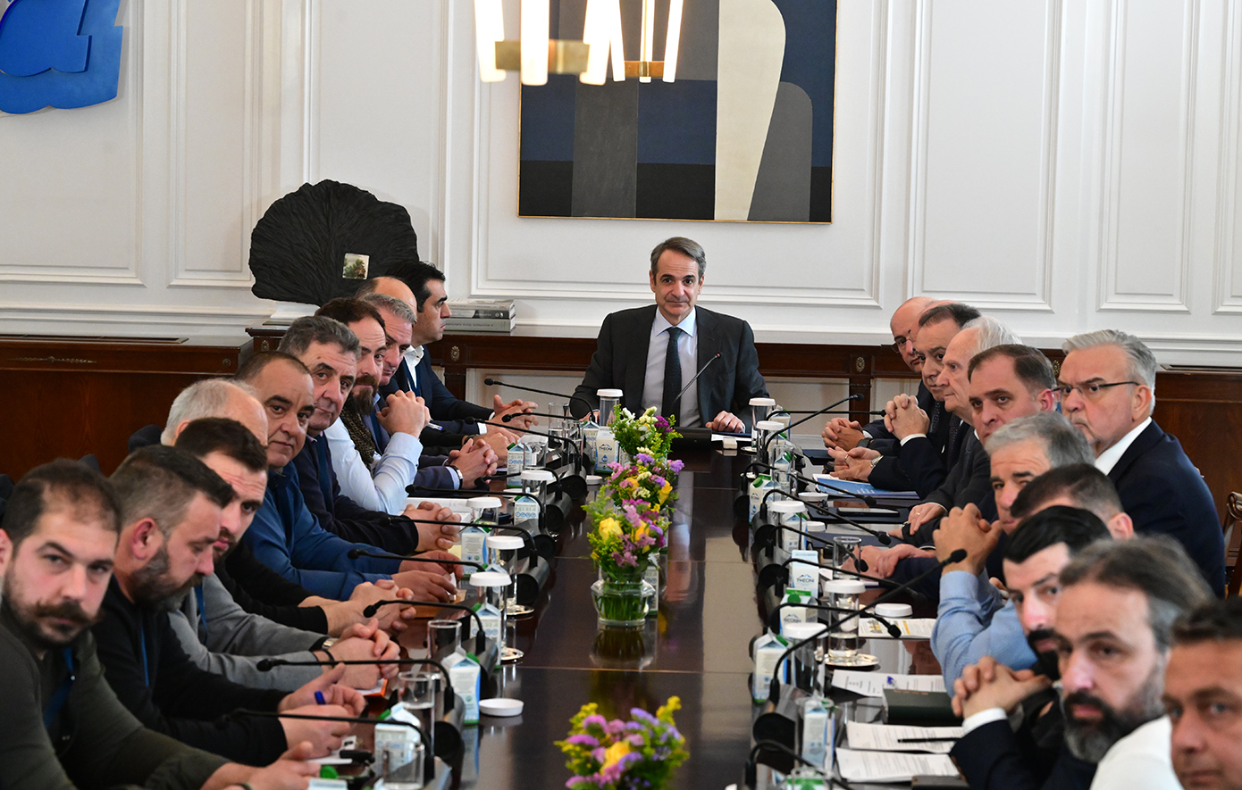 Σε εξέλιξη η συνάντηση Μητσοτάκη με εκπροσώπους κτηνοτρόφων στο Μέγαρο Μαξίμου