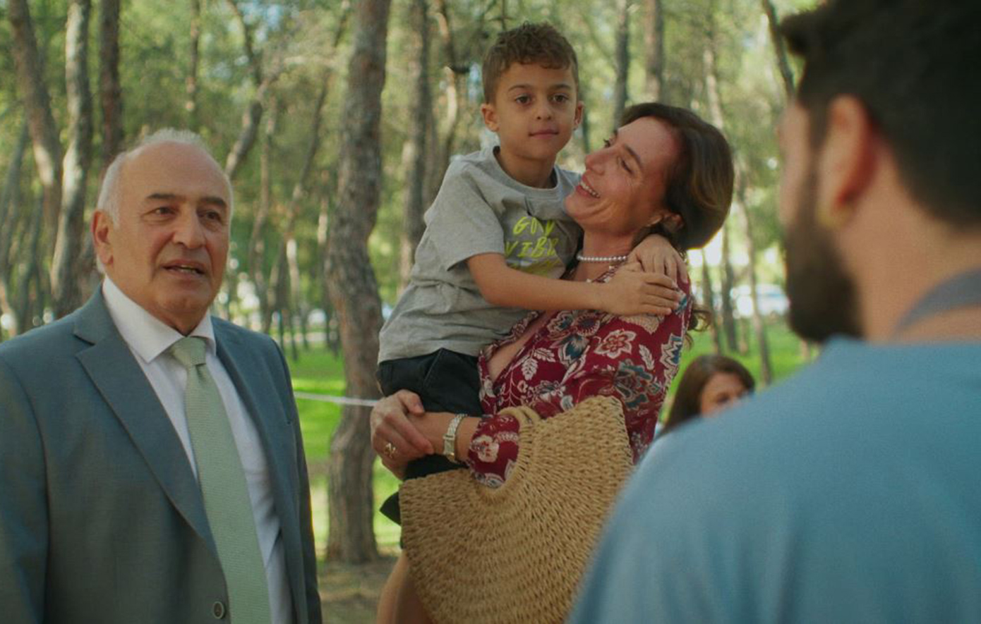 «Μπαμπά, σ&#8217;αγαπώ»: Πρεμιέρα απόψε στις 21:00 με διπλό χορταστικό επεισόδιο