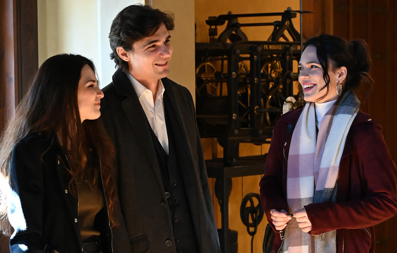 Να μ' αγαπάς