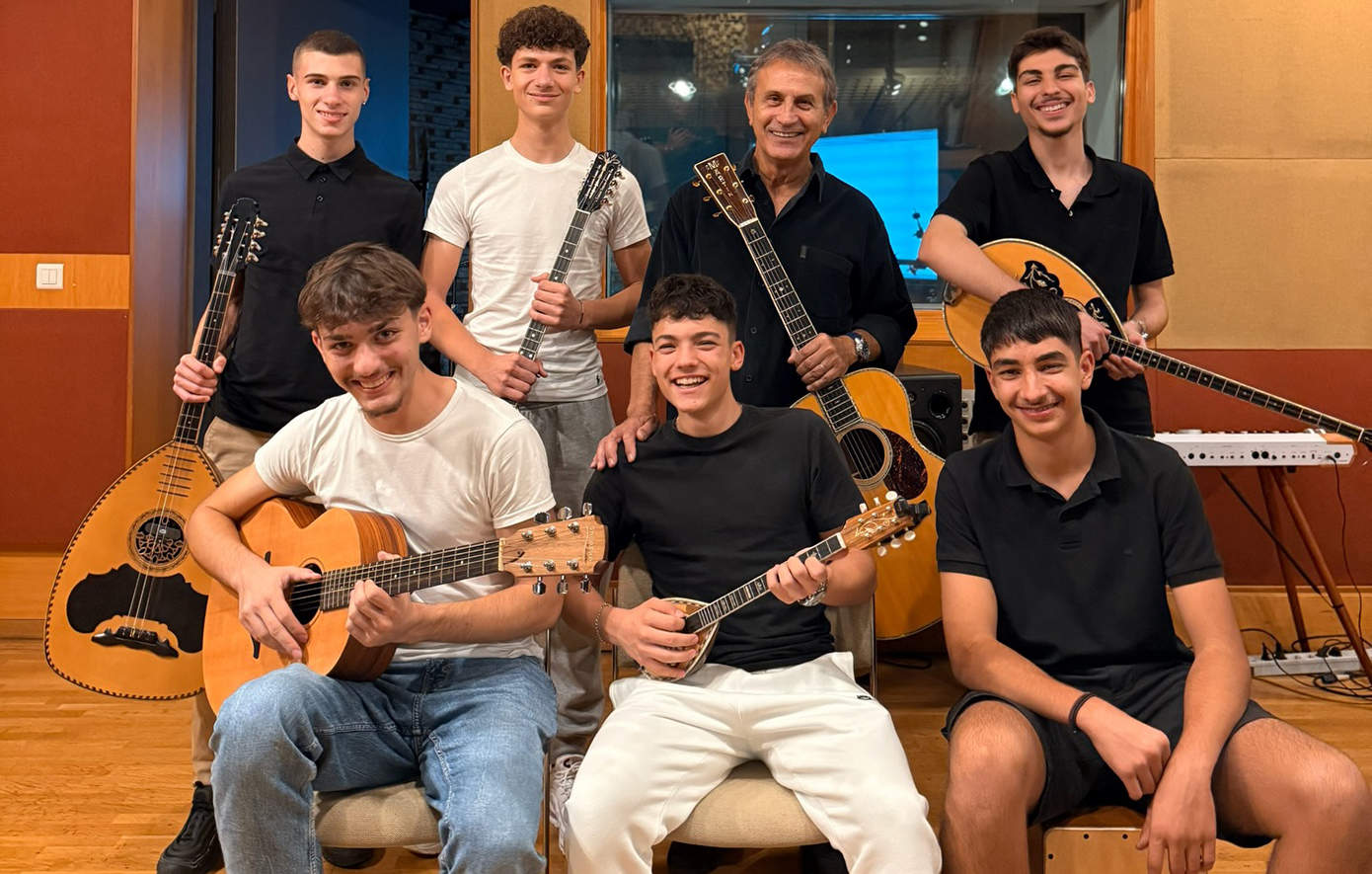 Οι 16χρονοι «Τεκετζήδες» μπήκαν στο στούντιο με τον Γιώργο Νταλάρα &#8211; Ηχογράφησαν το «Βρέχει στη Φτωχογειτονιά»