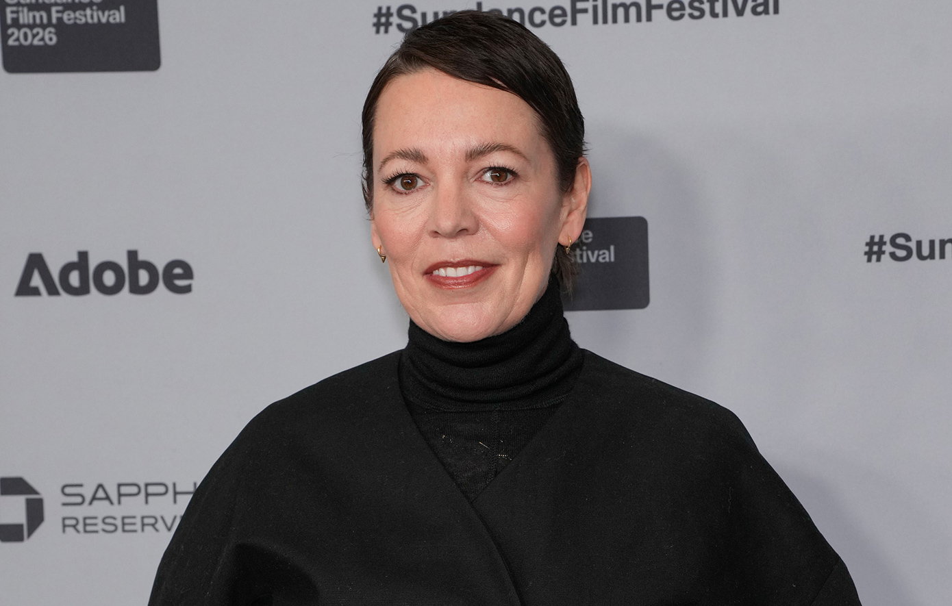 Ο 25ετής γάμος της Ολίβια Κόλμαν που νιώθει nonbinary και λειτουργεί ως «γκέι άντρας» στη σχέση με τον σύζυγό της