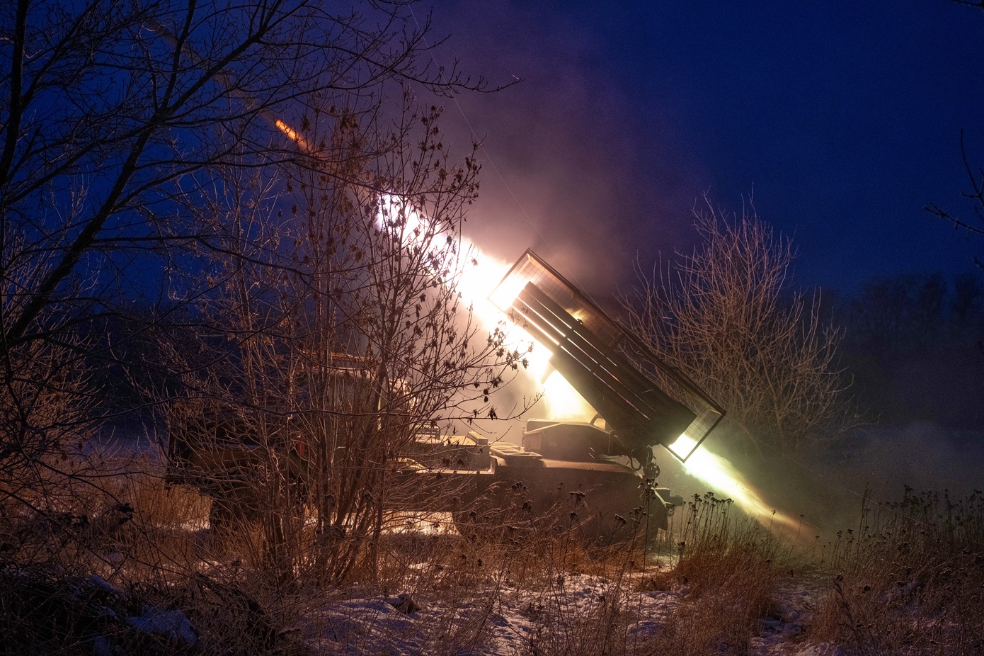 Πυραυλική επίθεση της Ουκρανίας προκάλεσε φωτιά σε στρατιωτική βάση της Ρωσίας