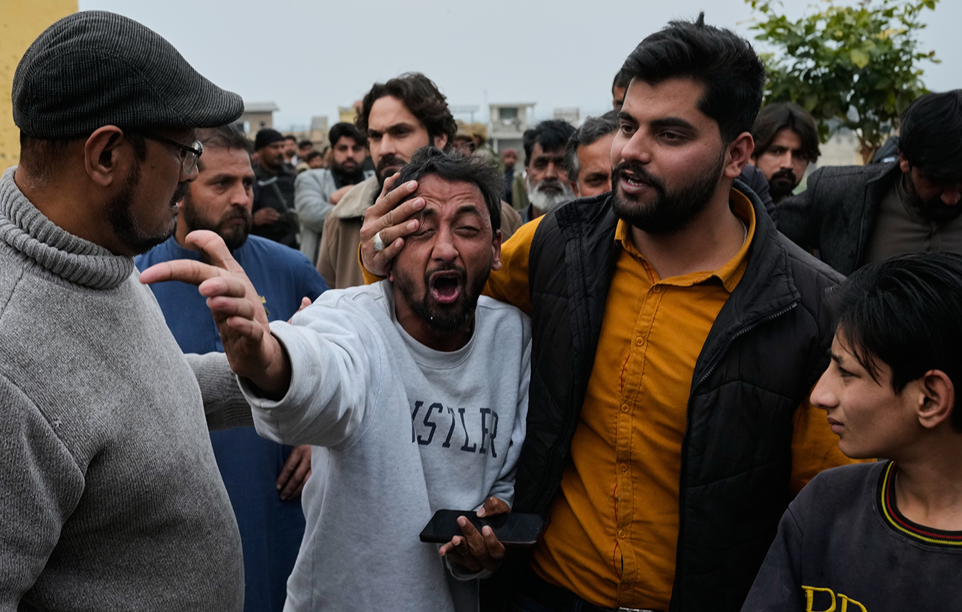 Μακελειό από επίθεση αυτοκτονίας σε τέμενος στο Πακιστάν: Αυξήθηκαν στους 31 οι νεκροί, πάνω από 169 οι τραυματίες