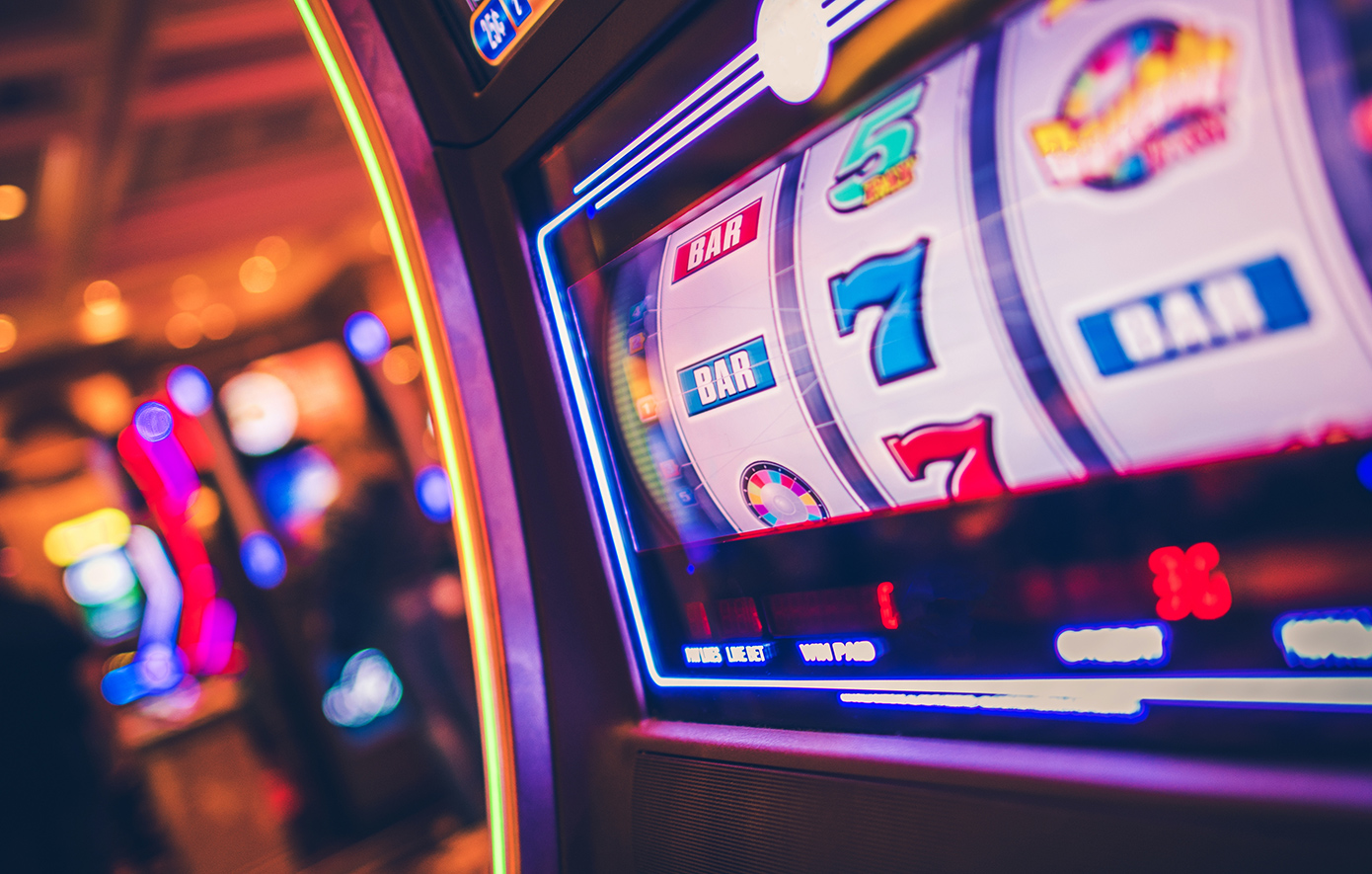 Μεγάλη αστυνομική επιχείρηση σε Αττική, Θεσσαλονίκη, Πάτρα και Αγρίνιο για κύκλωμα παράνομης διεξαγωγής τυχερών παιγνίων