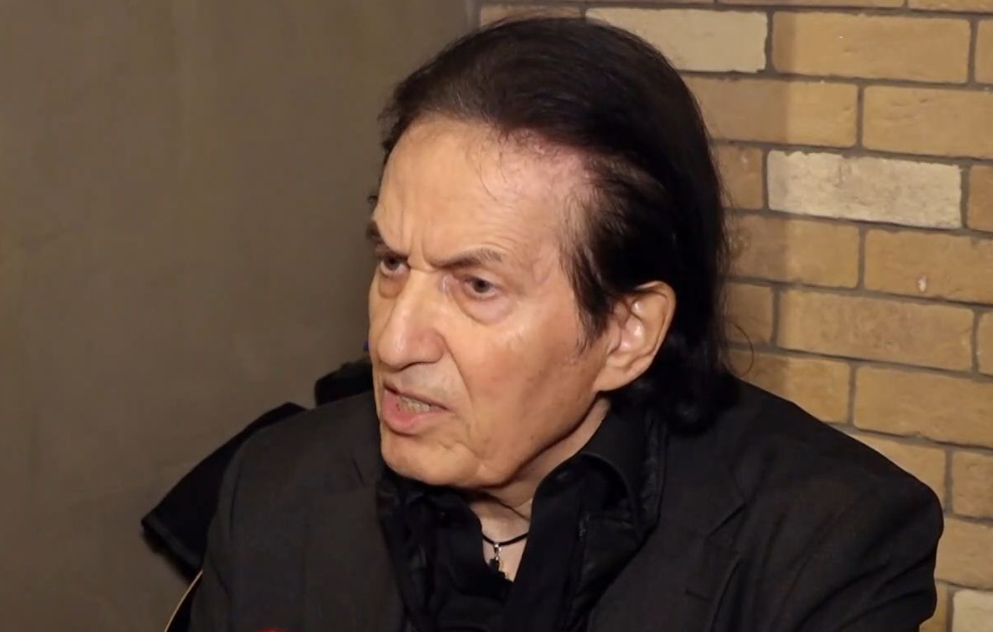 Έξαλλος ο Πασχάλης: «Κι αν βάφω τα μαλλιά μου, λογαριασμό θα σας δώσω; Αν δεν σας αρέσει, μην σας αρέσει»