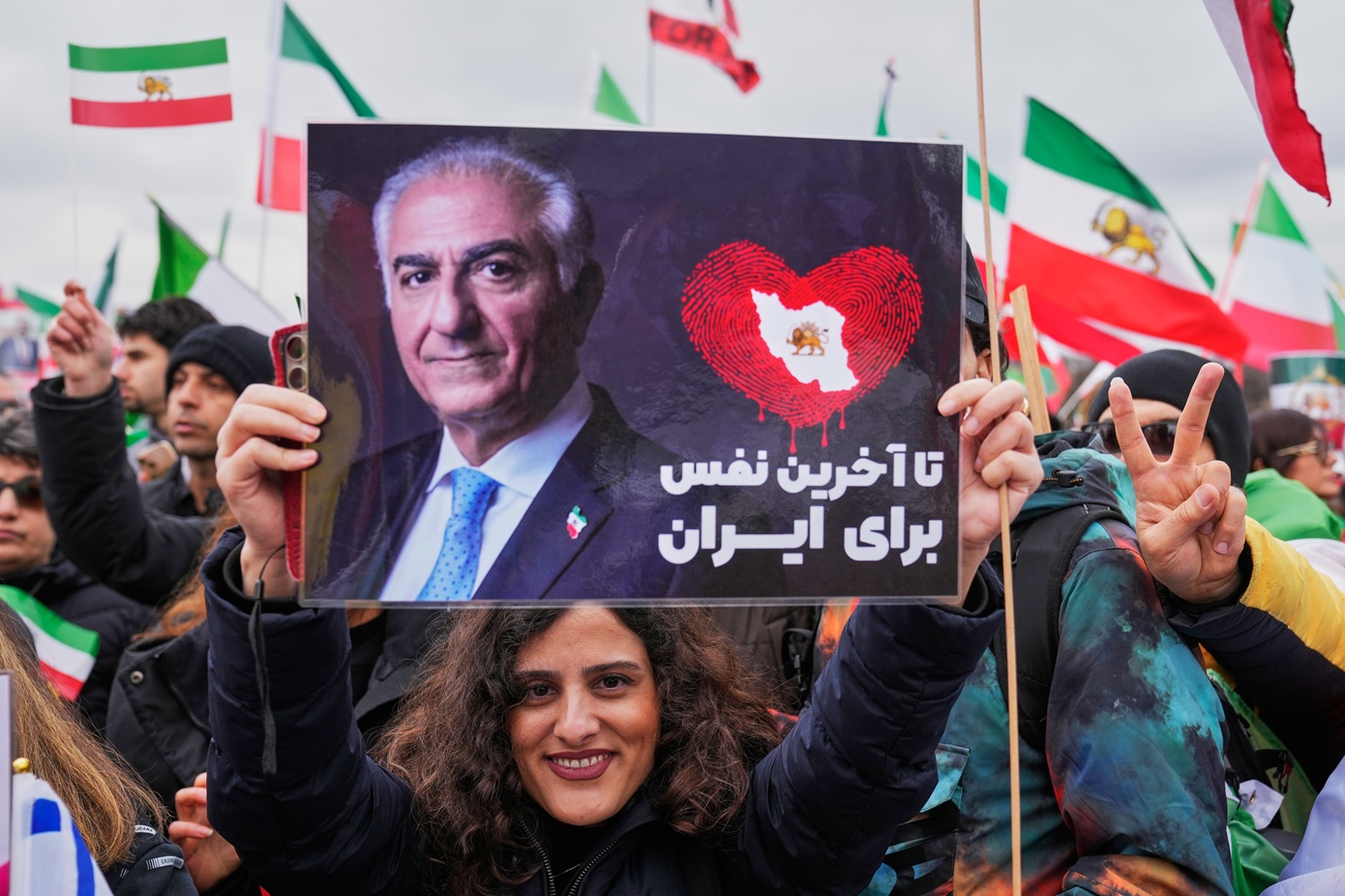 Ιράν: Ο Ρεζά Παχλαβί, ο γιος του τελευταίου σάχη, κάνει έκκληση για αμερικανική στρατιωτική επέμβαση στη χώρα του