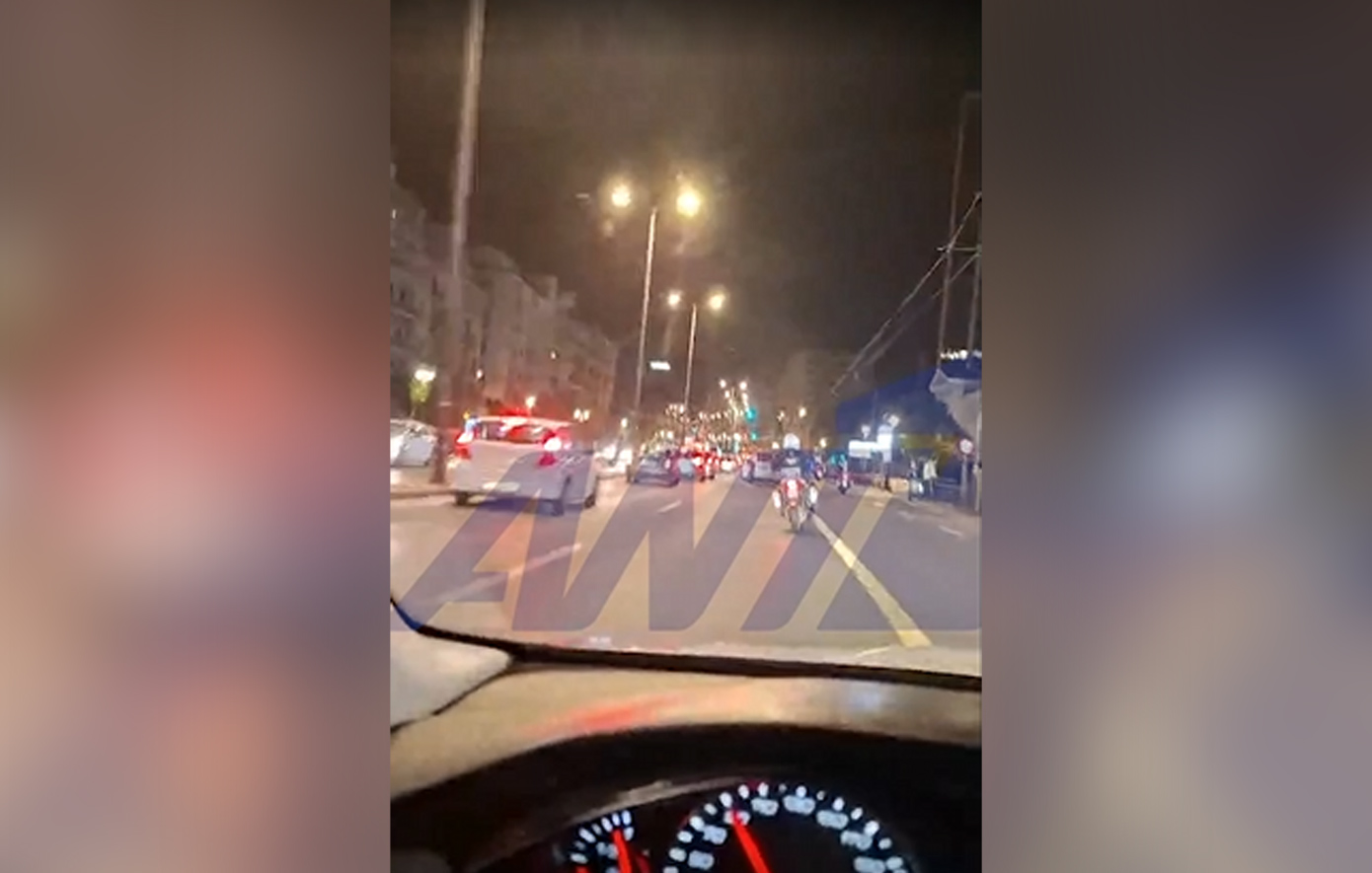 Το βίντεο από τη μεταφορά με περιπολικό του 2,5 ετών κοριτσιού στο νοσοκομείο μετά την πτώση στο σιντριβάνι