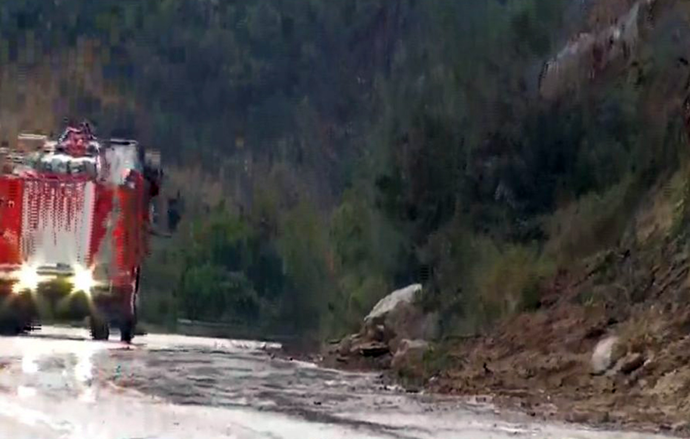 Σοβαρά προβλήματα έφερε η κακοκαιρία: Κατολισθήσεις, καταστροφές σε δρόμους και πτώσεις δέντρων &#8211; Αποκομμένη οδικώς η Ήπειρος