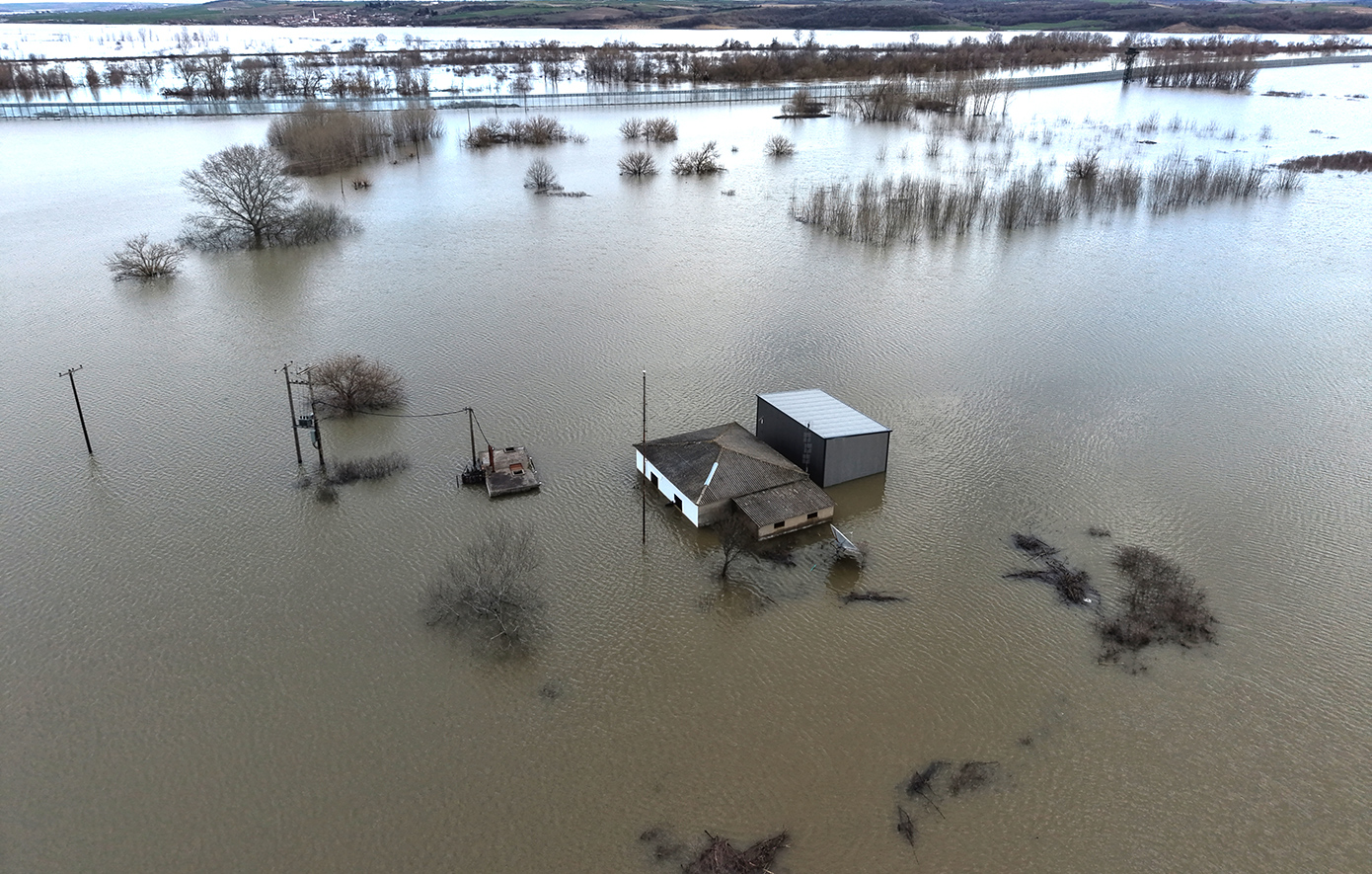 Εικόνες καταστροφής από τον Έβρο &#8211; Μάχη στο Σουφλί για να σωθούν 40.000 στρέμματα, κρίσιμες οι επόμενες ώρες