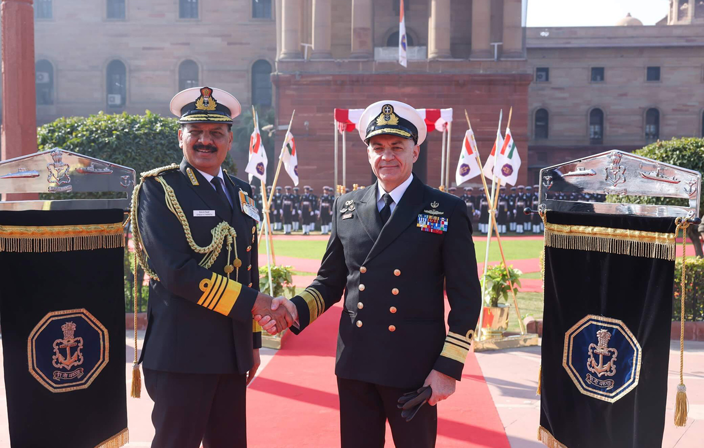 Ελλάδα και Ινδία ισχυροποιούν τους ναυτικούς τους δεσμούς: Η στρατηγική επίσκεψη του Αρχηγού ΓΕΝ στο Νέο Δελχί