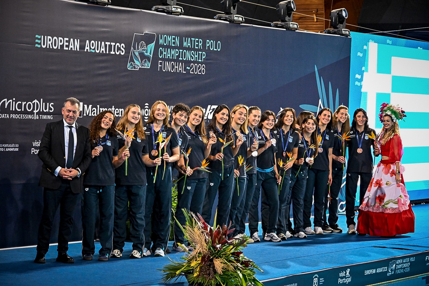 Η τελετή απονομής του χάλκινου στις παίκτριες της Εθνικής ομάδας πόλο γυναικών