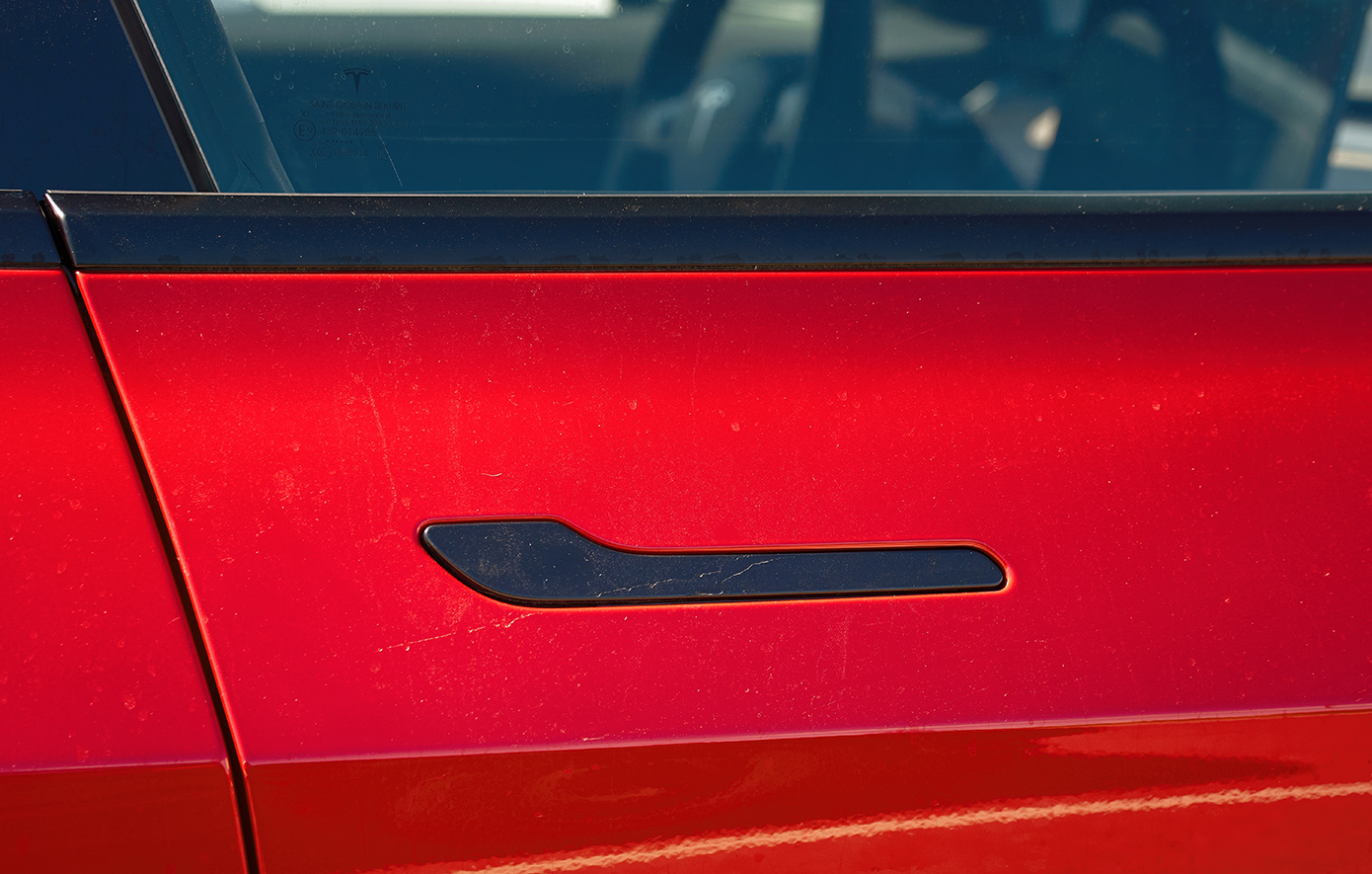 H Κίνα απαγορεύει τις κρυφές χειρολαβές θυρών στα αυτοκίνητα – Πλήγμα για τον σχεδιασμό τύπου Tesla λόγω ανησυχιών ασφάλειας