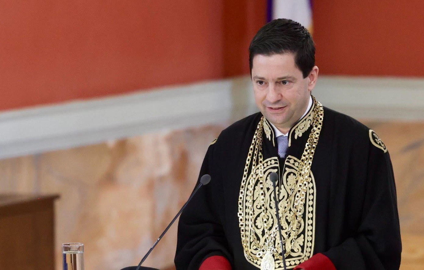 Ο Πρύτανης του ΕΚΠΑ Γεράσιμος Σιάσος μιλά στο Newsbeast για τις συμβουλές ζωής που του έδωσε η Ελένη Γλύκατζη – Αρβελέρ