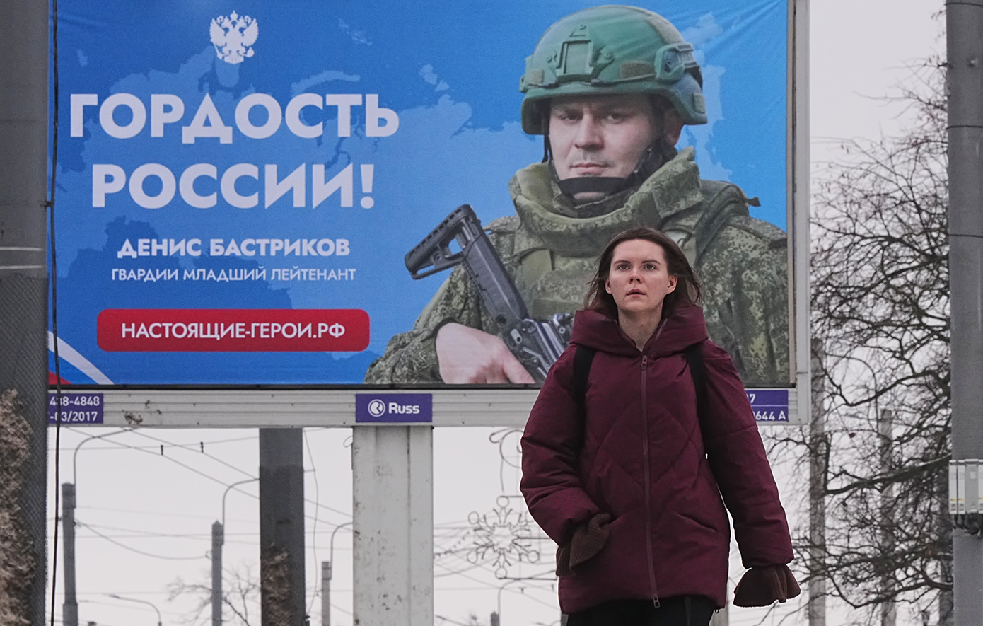 Ρωσία – Ουκρανία: Ο στρατός του Πούτιν αιμορραγεί, αλλά η Μόσχα μοιράζει εκατομμύρια