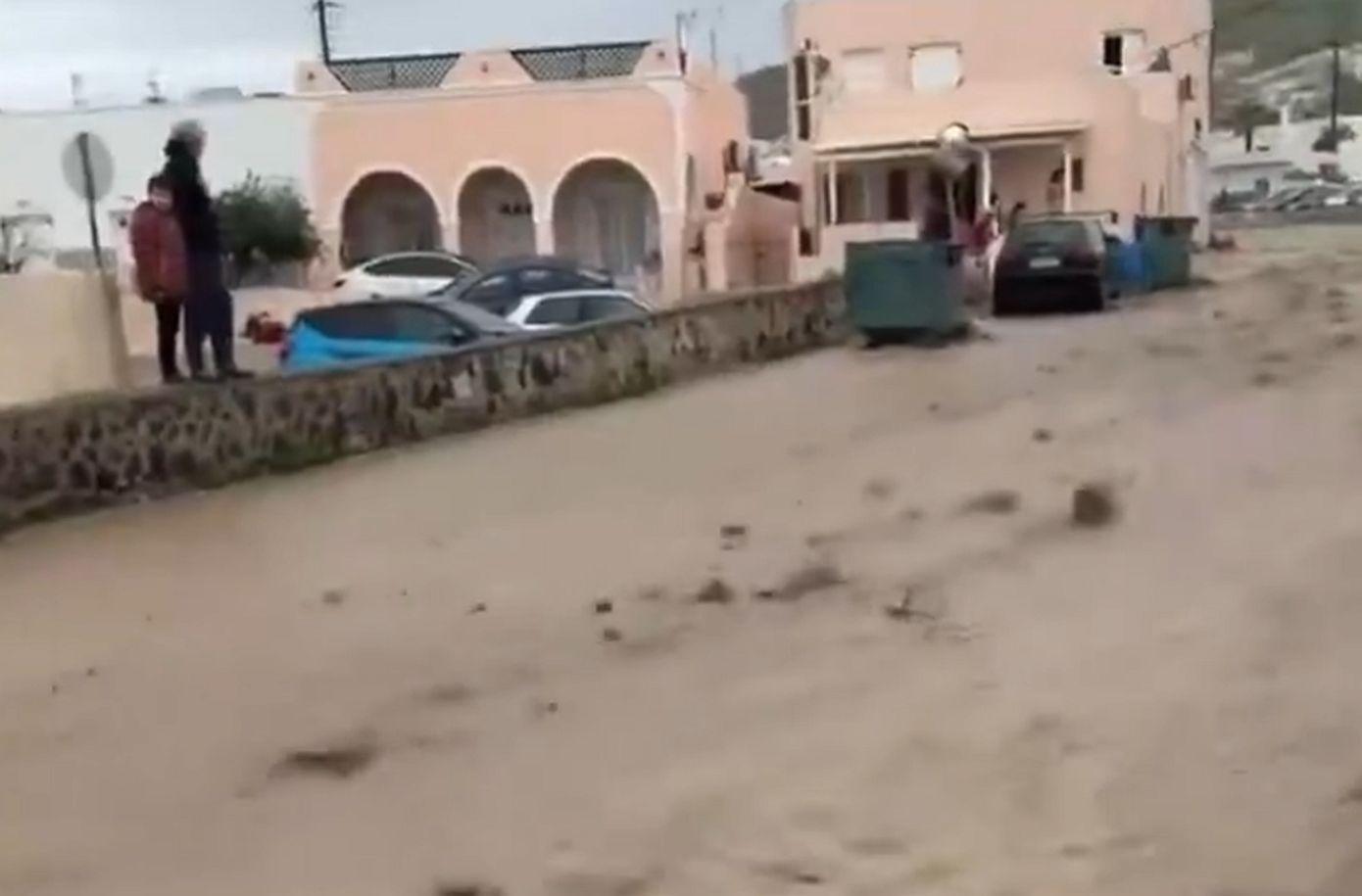 Κακοκαιρία: Καταστροφές σε Λήμνο, Σαντορίνη, Πάρο, Σάμο και Κεφαλονιά &#8211; Δρόμοι και σοκάκια μετράπηκαν σε ποτάμια