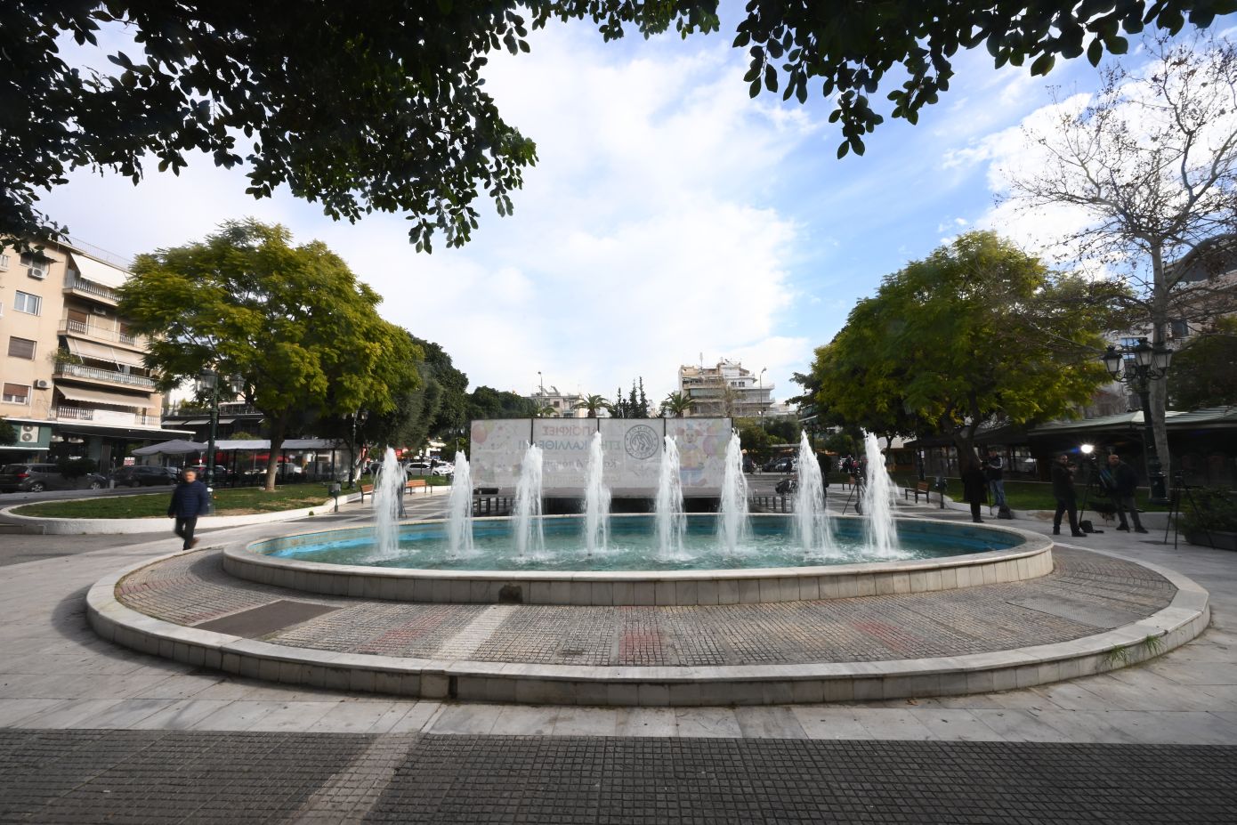 Τουλάχιστον 10 λεπτά έμεινε μέσα στο νερό το κοριτσάκι στην Καλλιθέα &#8211; Σε παρακείμενη καφετέρια ήταν οι γονείς του