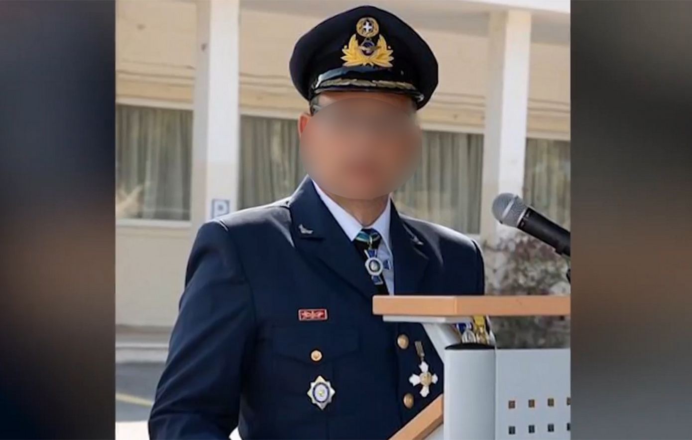 «Ξέρουμε πού μένεις και τι δουλειά κάνεις»: Τον εκβίασαν οι Κινέζοι, λέει ο σμήναρχος που κατηγορείται για κατασκοπεία