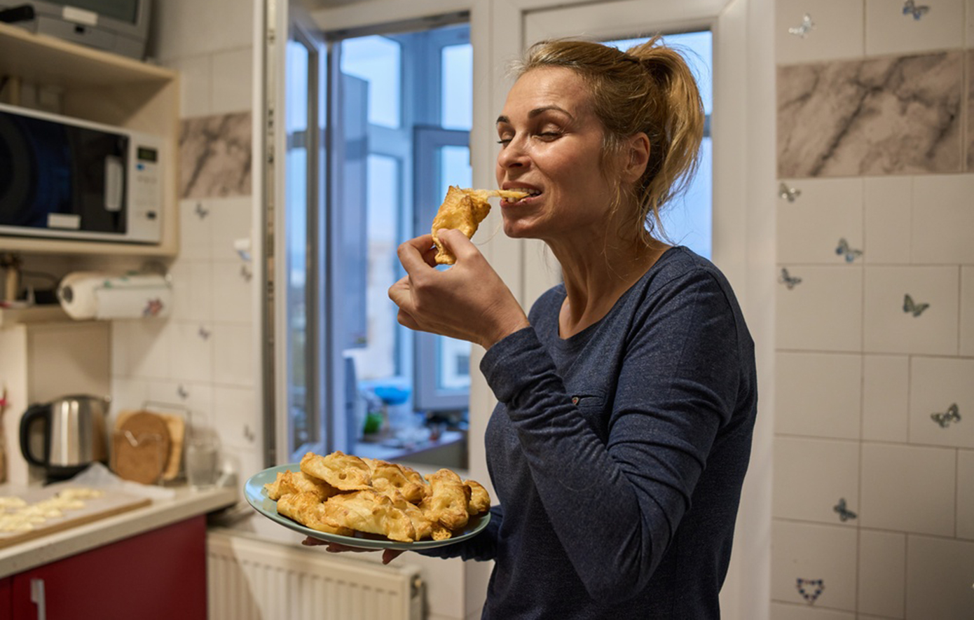 Σνακ στη μέση ηλικία: Ποιες επιλογές βοηθούν τον μεταβολισμό