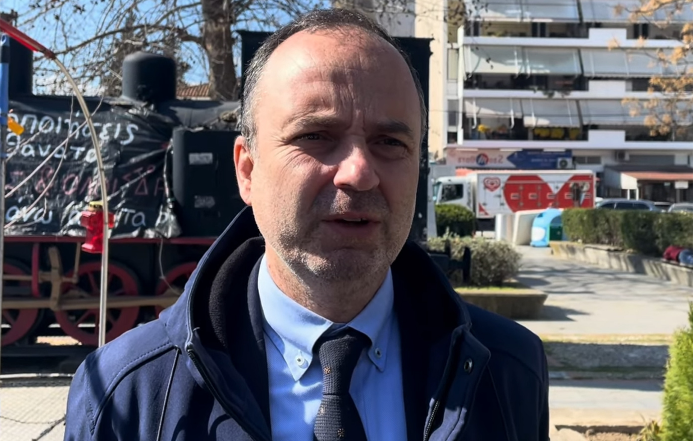 Φόρος τιμής στη Λάρισα για τα θύματα του δυστυχήματος στα Τέμπη &#8211; «Τα εργατικά δυστυχήματα κλιμακώνονται συνεχώς», δήλωσε ο Στοϊμενίδης