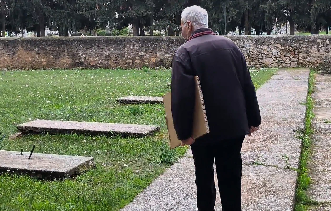 «Τέσσερα πολυβόλα μπαστακωμένα στο μπετό &#8211; Oι νεκροί έπεφταν πίσω και τους αφήναν έτσι» &#8211; Ο κ. Στράτος θυμάται την παλιά Καισαριανή