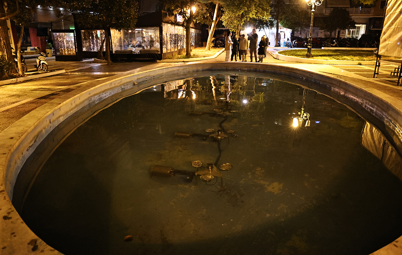 «Έμεινε 50 λεπτά χωρίς οξυγόνο» το κοριτσάκι που έπεσε σε συντριβάνι στην Καλλιθέα &#8211; «Είναι μικρότερο απ&#8217; ό,τι μας είπαν οι γονείς»