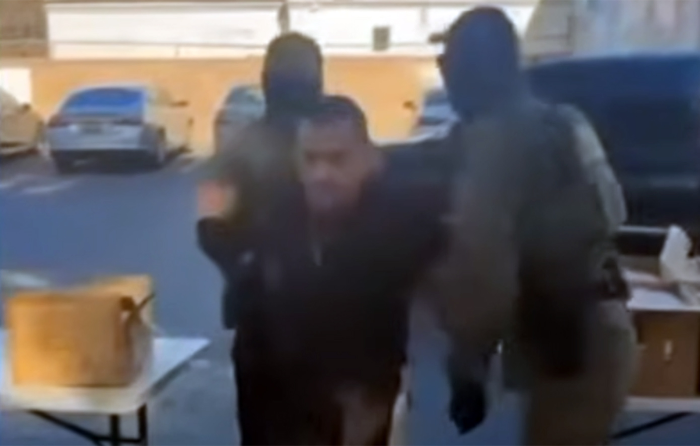 Κυνηγητό από πράκτορες της ICE σε συσσίτιο εκκλησίας &#8211; Μετανάστης συνελήφθη, παιδιά ζητωκραύγαζαν να ξεφύγει