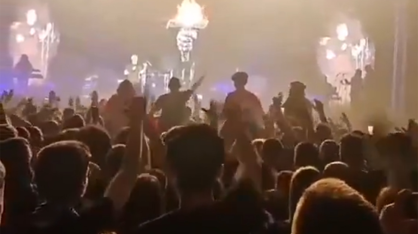 Σάλος στη Βοσνία: Έρευνα της εισαγγελίας για ναζιστικούς χαιρετισμούς σε συναυλία Κροάτη τραγουδιστή