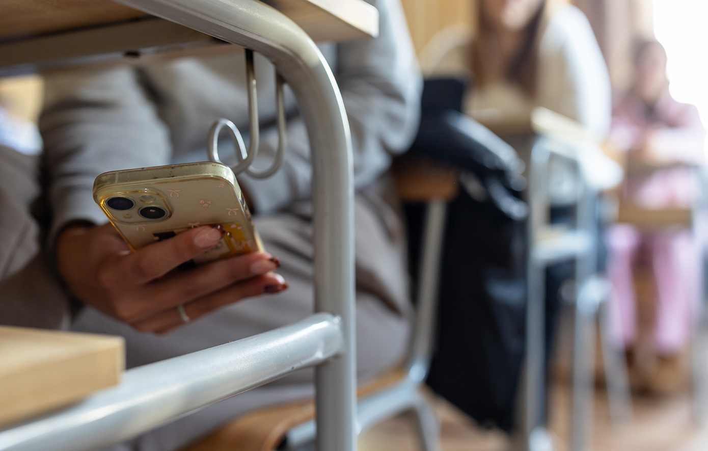 Σάλος σε ιδιωτικό σχολείο θηλέων: Καθηγήτρια βιολογίας είχε σχέση με μαθήτρια &#8211; Η μητέρα εντόπισε ερωτικά μηνύματα στο κινητό της 18χρονης