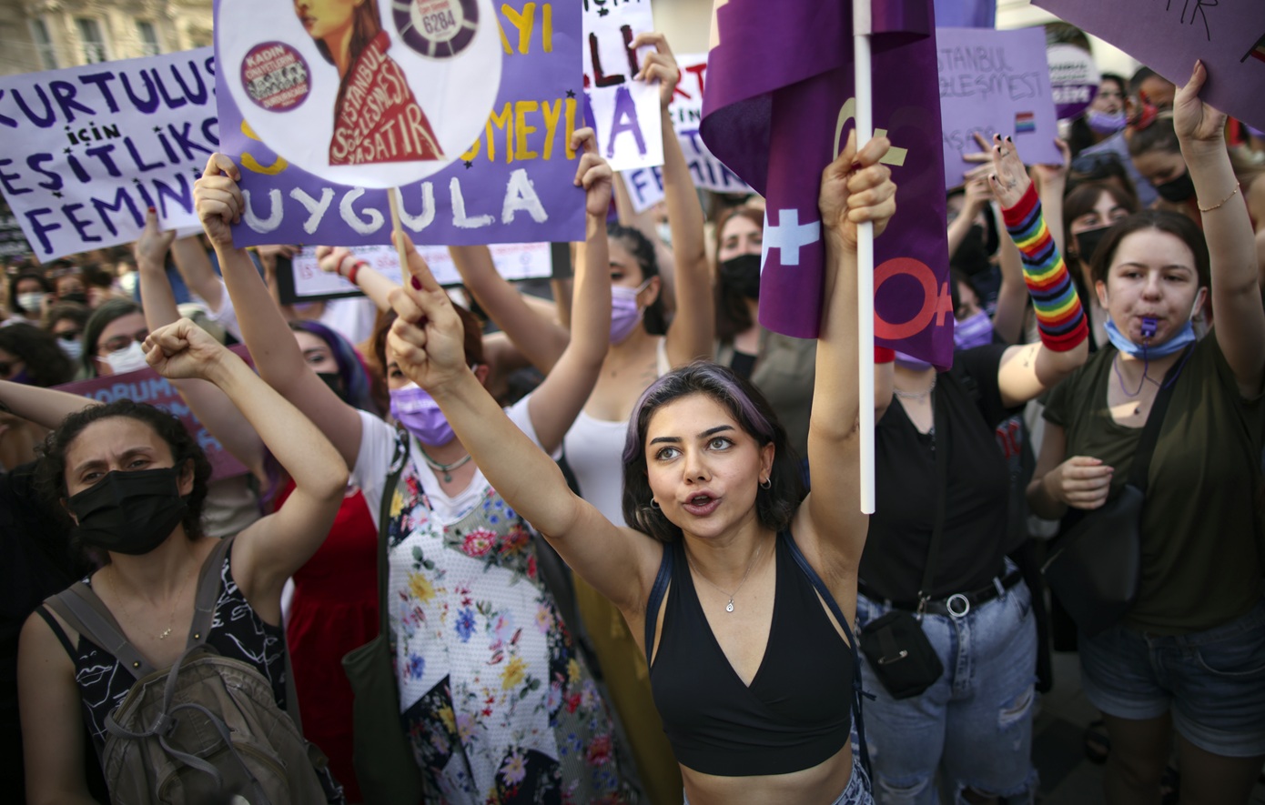Νέο «κυνήγι μαγισσών» στην Τουρκία: Νομοσχέδιο βάζει στο στόχαστρο ΛΟΑΤΚΙ, γάμους και γιατρούς