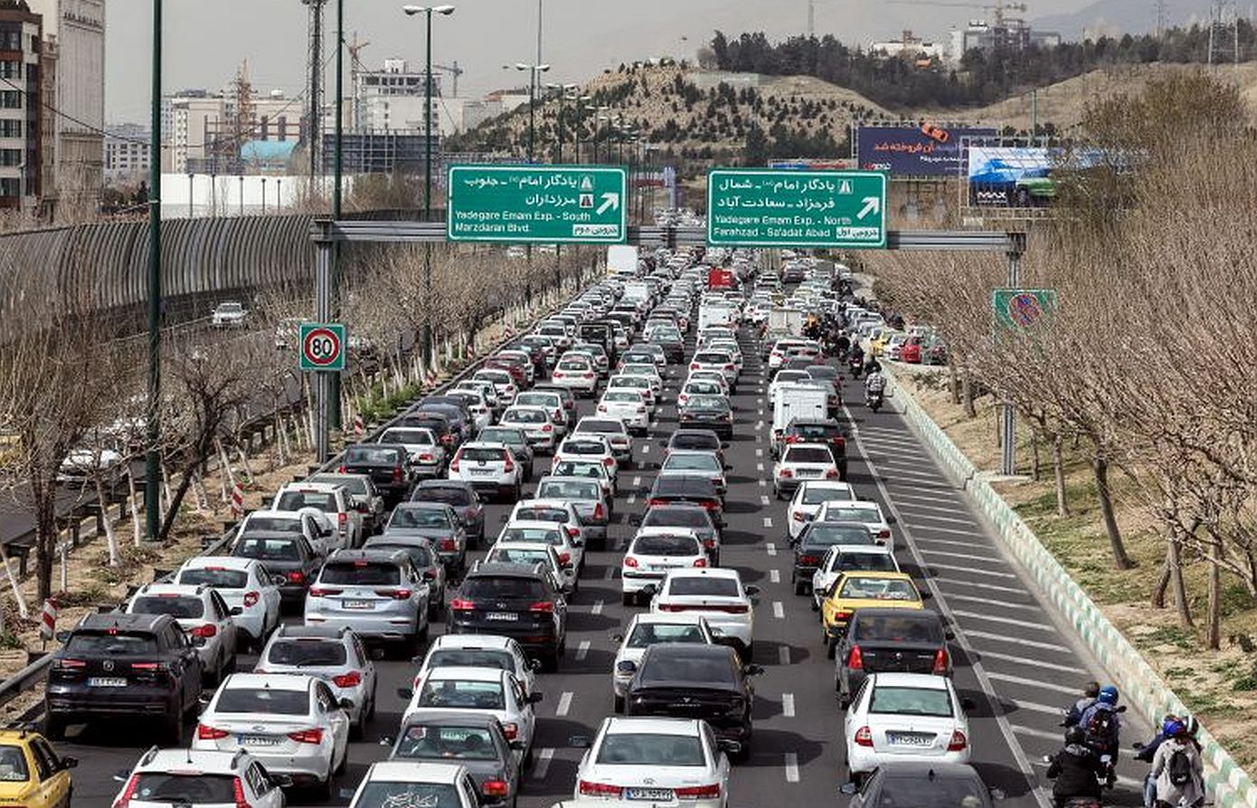 Μαζική έξοδος από την Τεχεράνη: Ουρές σε πρατήρια καυσίμων καθώς πολίτες μετακινούνται σε περιοχές εκτός πρωτεύουσας