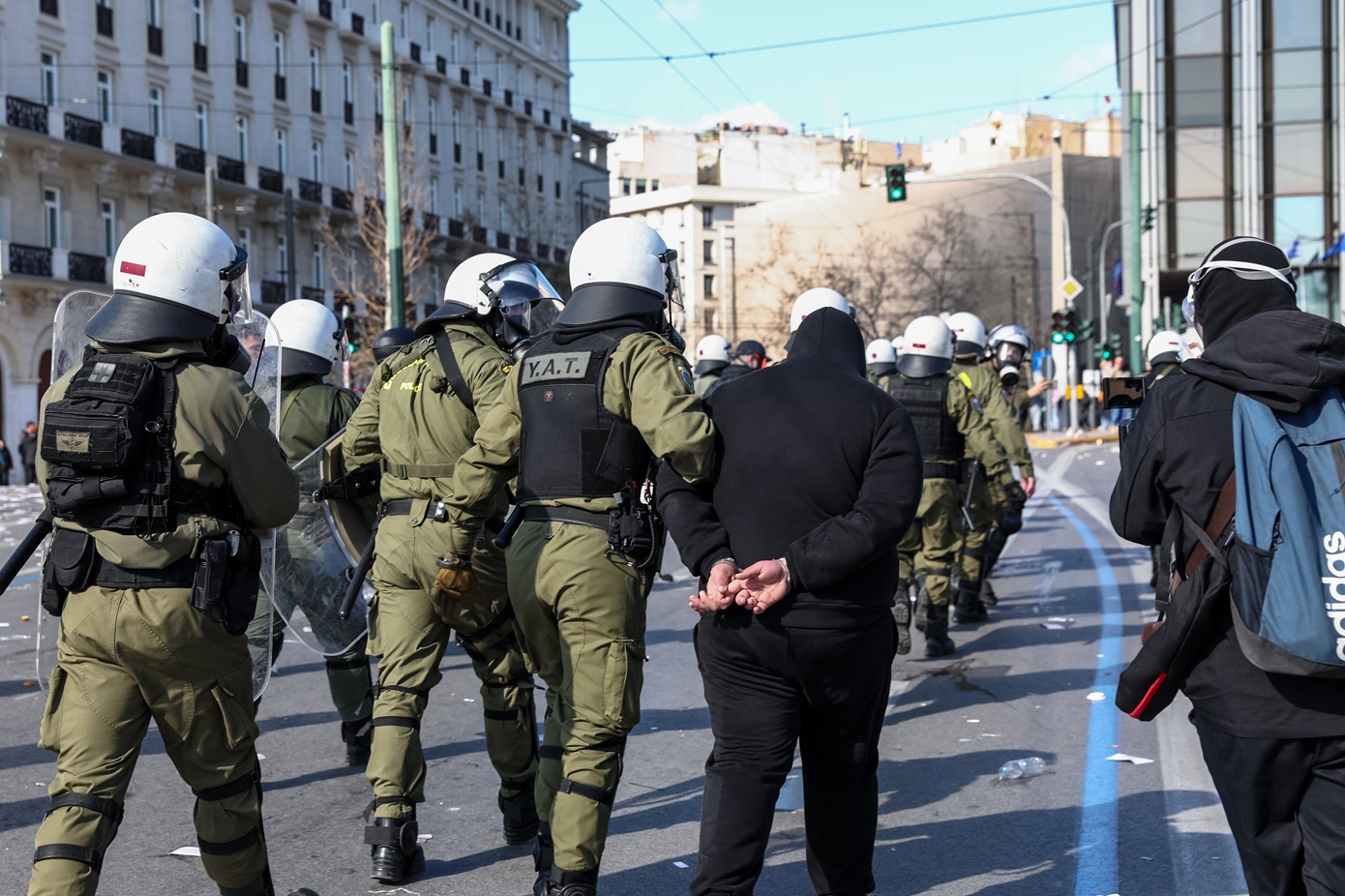 200 προσαγωγές και 19 συλλήψεις στην Αθήνα μετά το συλλαλητήριο για τα Τέμπη &#8211; 45 προσαγωγές και 9 συλλήψεις στη Θεσσαλονίκη