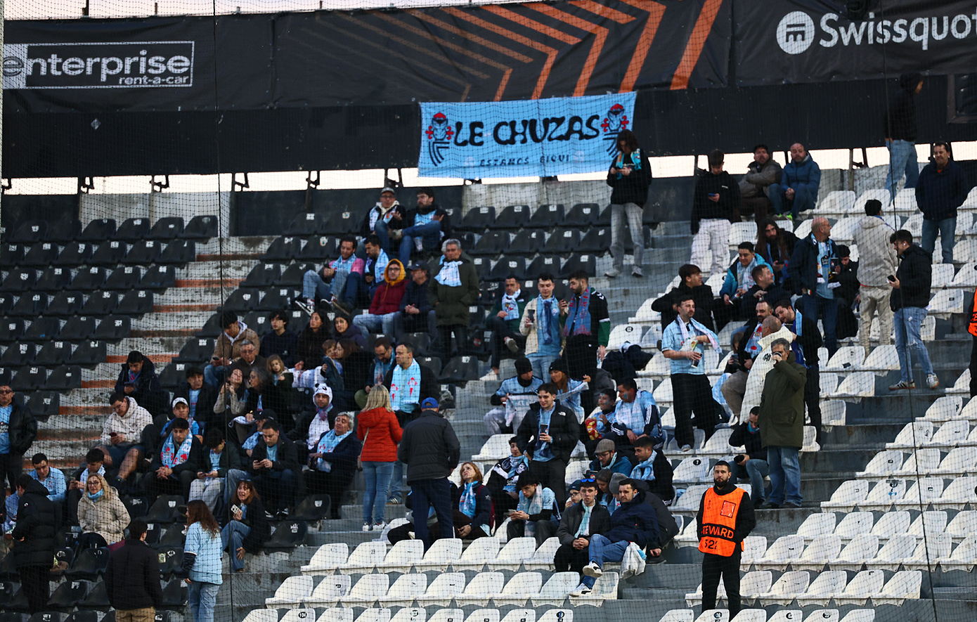 Φίλαθλοι ελληνικής ομάδας βρέθηκαν στην εξέδρα της Θέλτα στην Τούμπα