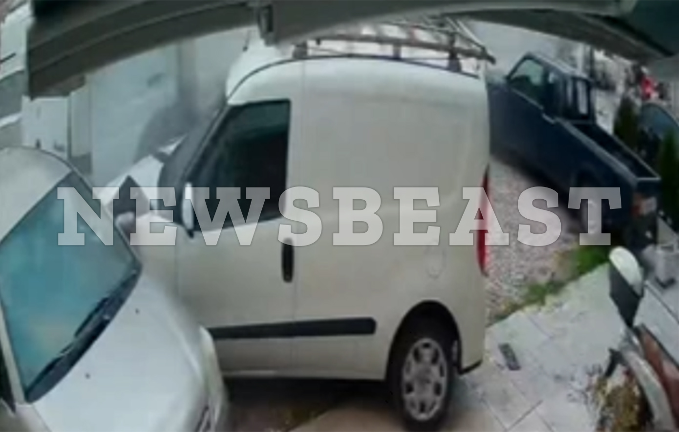 Βίντεο με την τρελή πορεία του φορτηγού στη λεωφόρο Θηβών &#8211; Η στιγμή που παίρνει σβάρνα σταθμευμένα οχήματα και μηχανάκια