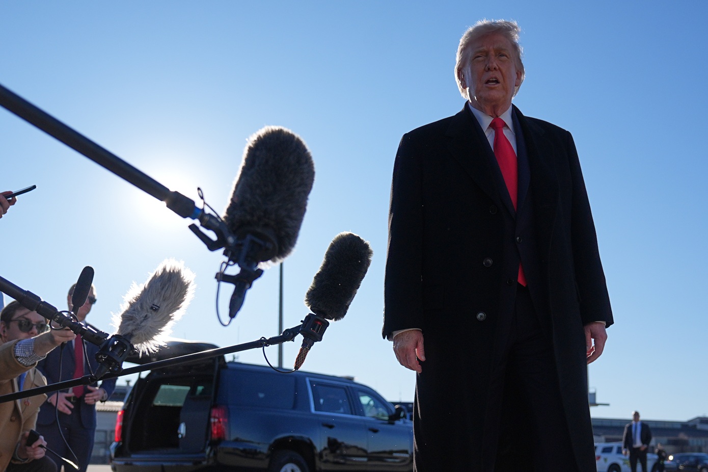 Ο Τραμπ εκτιμά πως η αυστηρή πίεση μπορεί να διευκολύνει τις συνομιλίες με το Ιράν