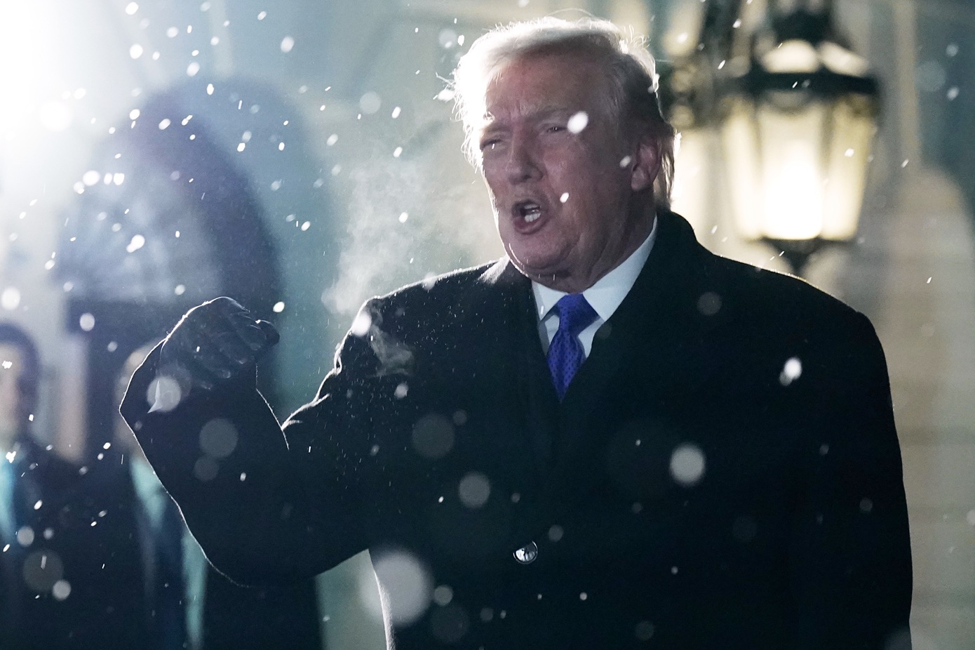 Νέο εκτελεστικό διάταγμα του Τραμπ απειλεί με δασμούς χώρες που έχουν εμπορικούς δεσμούς με το Ιράν