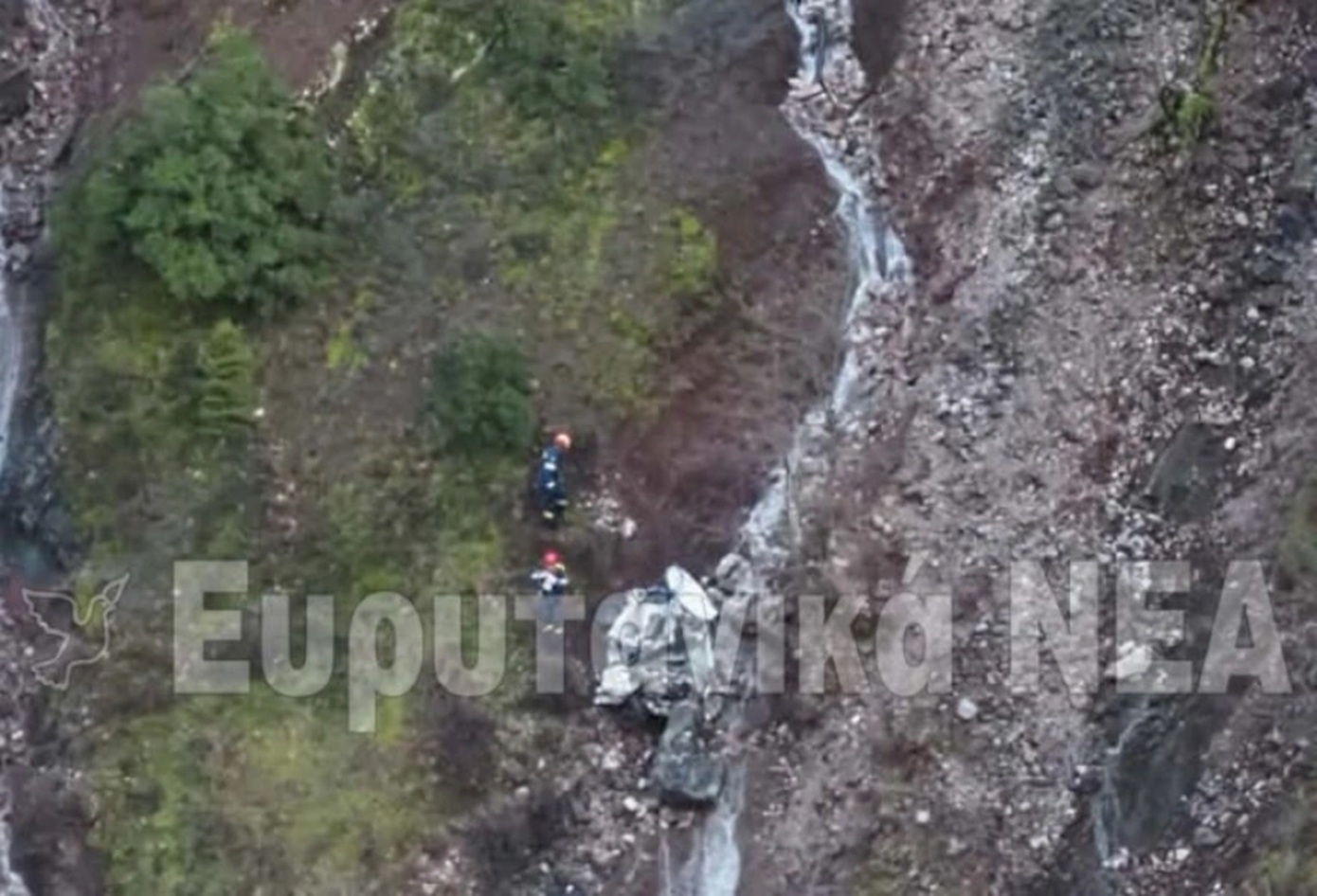 Τροχαίο στην Ευρυτανία: Αυτοκίνητο έπεσε σε γκρεμό 300 μέτρων &#8211; Δείτε φωτογραφίες