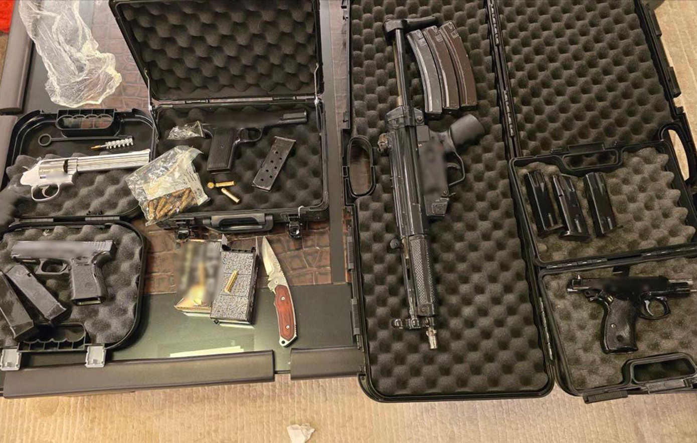 Φωτογραφίες από την αστυνομική επιχείρηση για τα λαθραία τσιγάρα