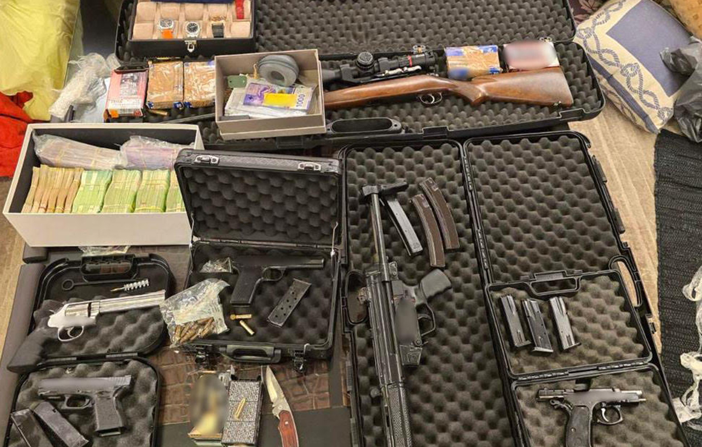 Φωτογραφίες από την αστυνομική επιχείρηση για τα λαθραία τσιγάρα