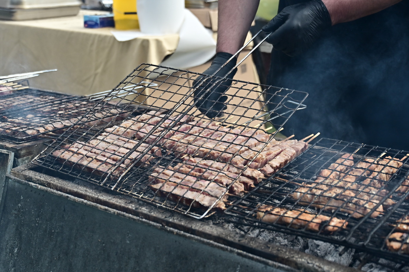 Τσικνοπέμπτη με βροχές και καταιγίδες &#8211; Ποιες περιοχές θα βρεθούν στο επίκεντρο και μέχρι πόσους βαθμούς Κελσίου θα δείξουν τα θερμόμετρα