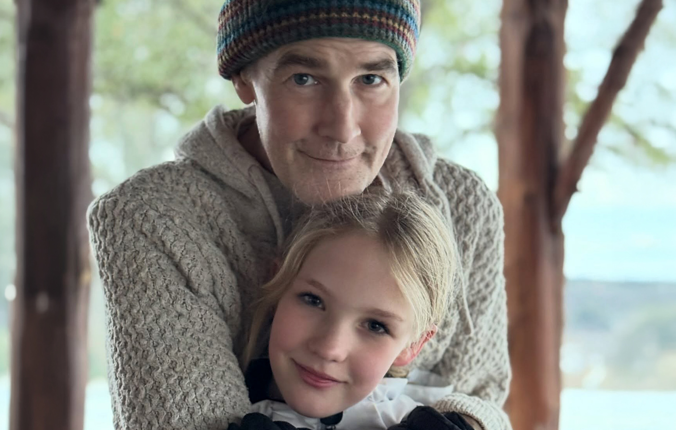 Τζέιμς Βαν Ντερ Μπικ: Η τελευταία ανάρτηση του ηθοποιού με την κόρη του δυο εβδομάδες πριν πεθάνει