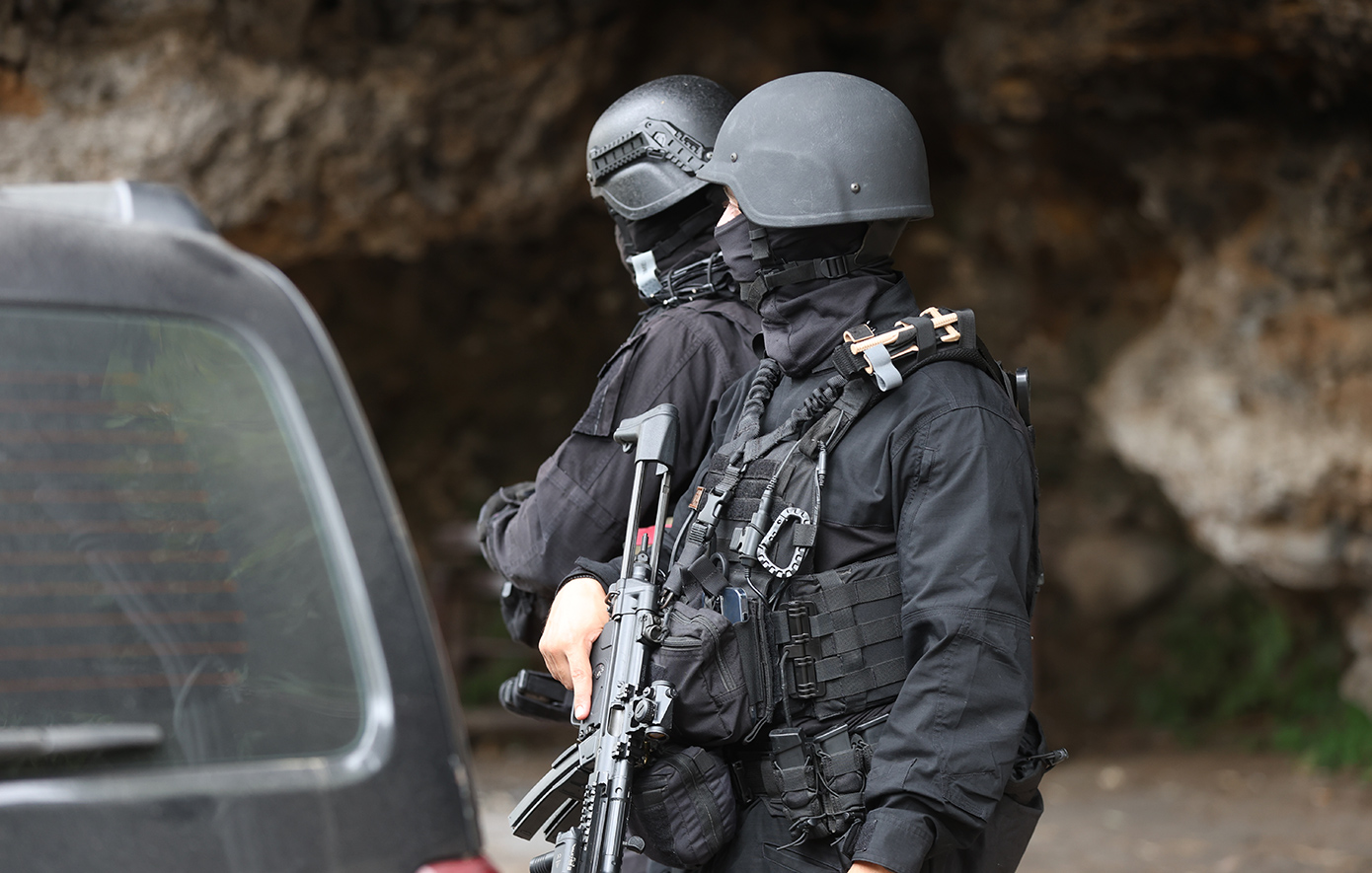 Αυτά τα όπλα βρήκαν κρυμμένα σε στάνη-«φάντασμα» στα Βορίζια