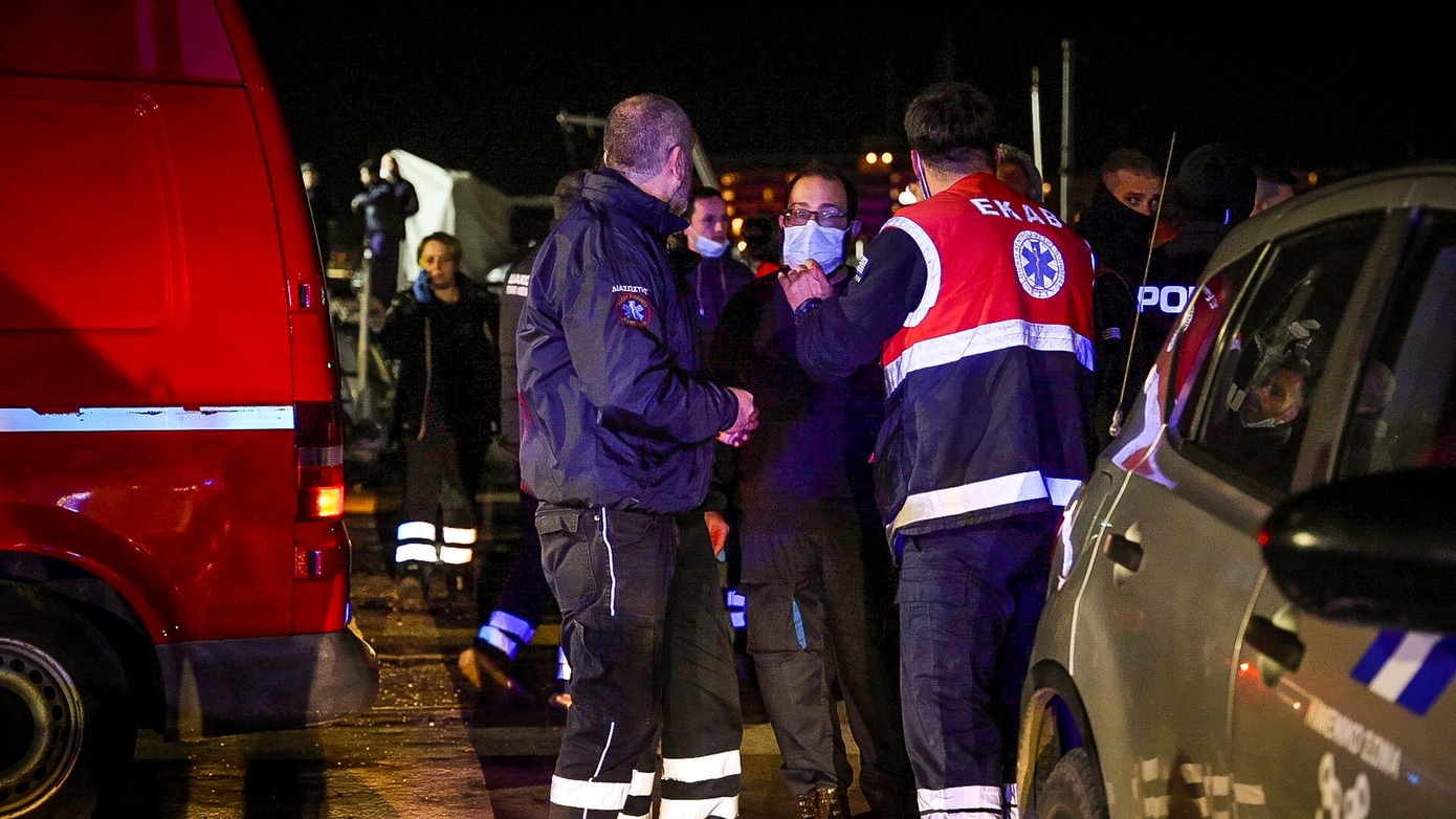 Θρήνος για την τραγωδία ανοικτά της Χίου με σκάφος μεταναστών &#8211; Τουλάχιστον 15 οι νεκροί