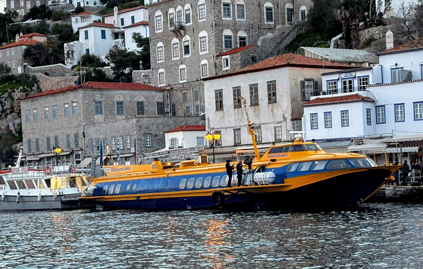 Η έλευση του θρυλικού υδροπτέρυγου του Ομίλου «Ceres» προκάλεσε ρίγη συγκίνησης στους Υδραίους