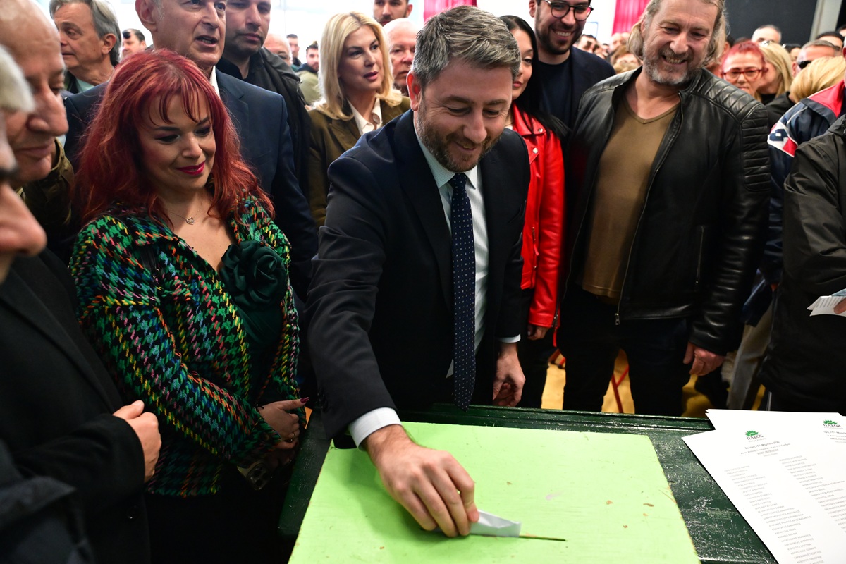 ΠΑΣΟΚ: Μεγάλη συμμετοχή για την ανάδειξη αντιπροσώπων για το Συνέδριο &#8211; Ψήφισε ο Νίκος Ανδρουλάκης