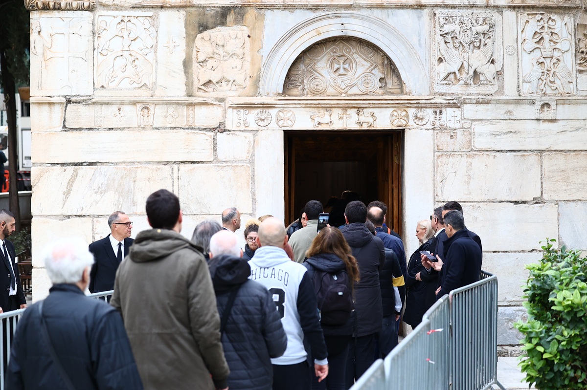 Συγκινούν οι θαυμαστές της Μαρινέλλας: «Πηγαίναμε στο μαγαζί που έπαιζε και μας έλεγε &#8220;παιδιά πάλι εδώ είσαστε; Σήμερα θα σας κεράσουμε&#8221;»