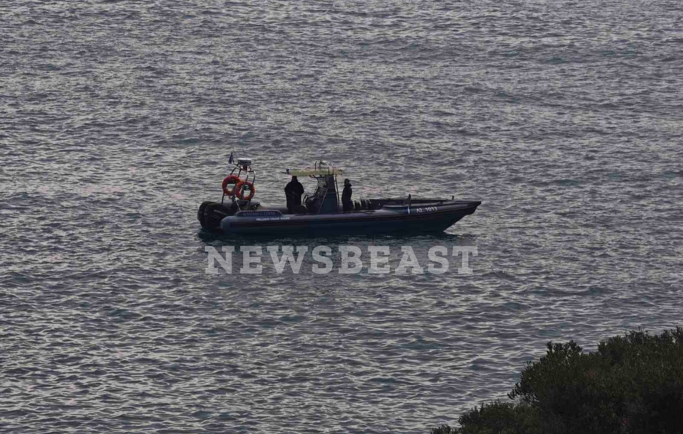Σε εξέλιξη η επιχείρηση ανάσυρσης του 34χρονου δύτη από το «Πηγάδι του Διαβόλου» στη Βουλιαγμένη