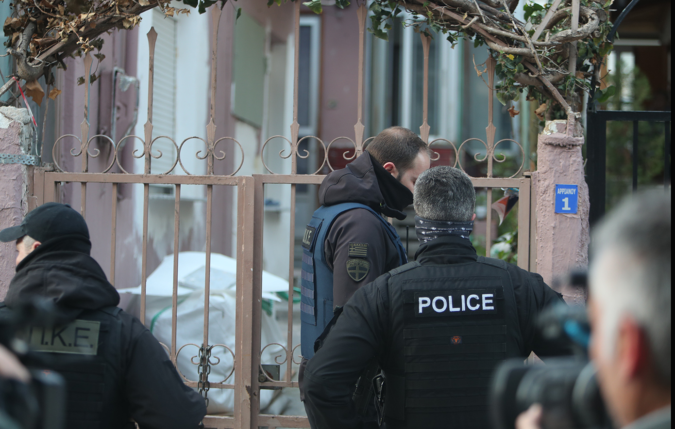 Έγκλημα δείχνουν οι ιατροδικαστές για το θάνατο της 59χρονης στη Θεσσαλονίκη &#8211; Την έπνιξαν με λουρί τσάντας