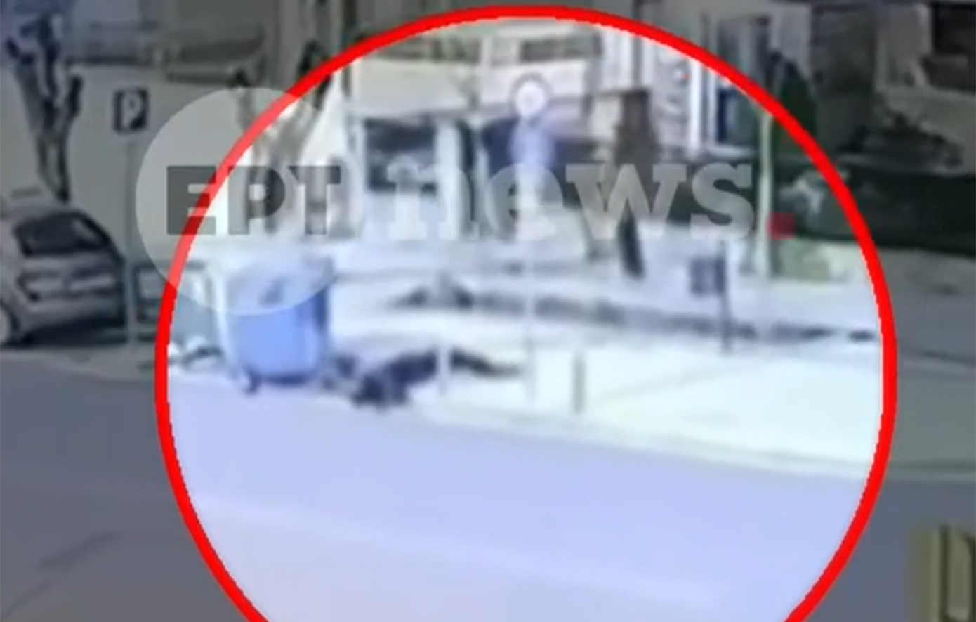 Συγκλονιστικό βίντεο-ντοκουμέντο από τη στιγμή που ο 20χρονος καταρρέει δίπλα σε κάδο στη Θεσσαλονίκη