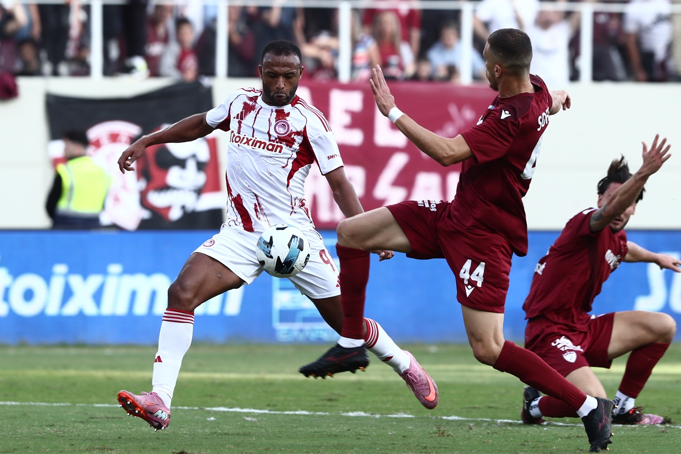 Super League: Φινάλε κανονικής περιόδου με «καυτά» ματς σε όλα τα μέτωπα και το βλέμμα στα καυτά πλέι οφ και πλέι άουτ