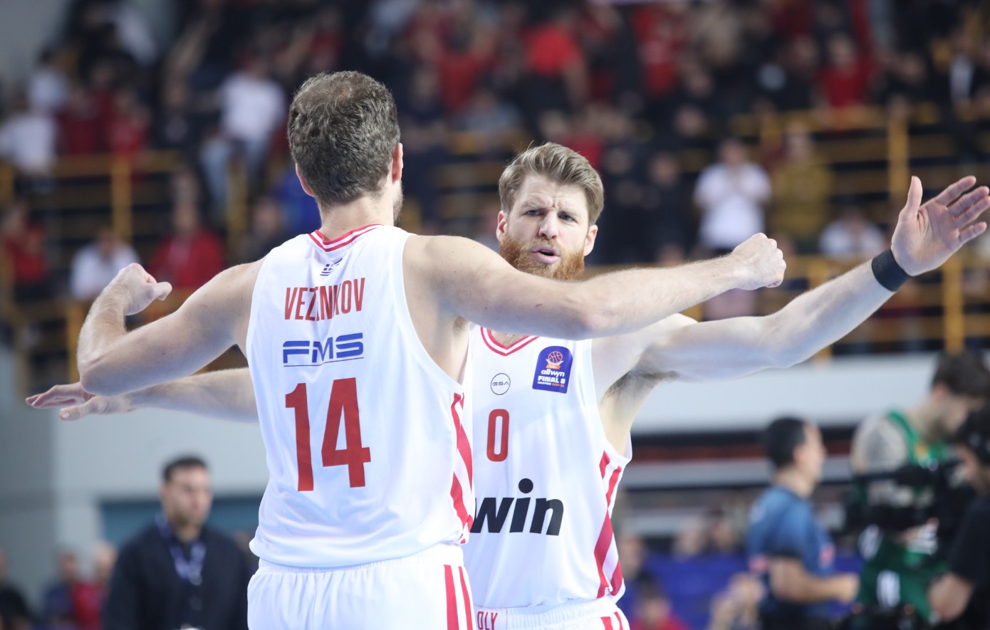 Ολυμπιακός: Ευχάριστα νέα για Βεζένκοφ και Γουόκαπ ενόψει Φενέρμπαχτσε